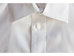 Comment blanchir une chemise blanche sans l'abîmer ?
